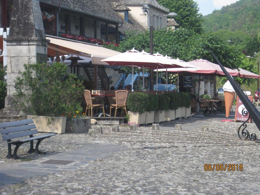 Hotel Le Commerce Neuville  Exterior photo