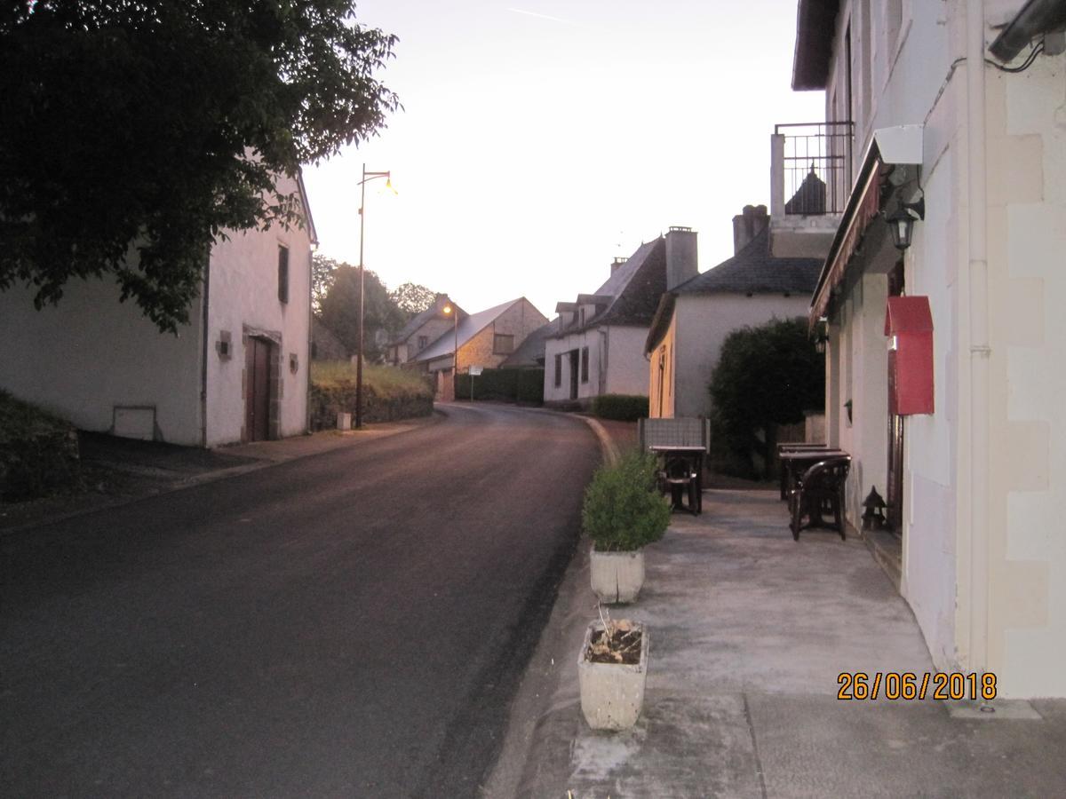 Hotel Le Commerce Neuville  Exterior photo